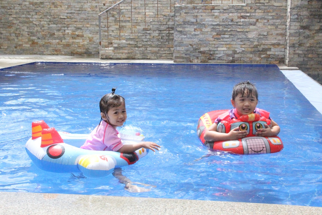 Kids Swimming in Casa MInerva